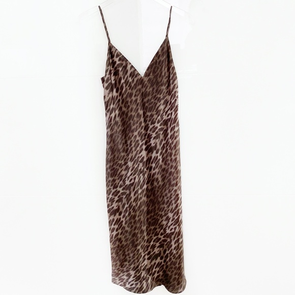 ✨sold✨ l'agence • jodie sauvage leopard silk dress - Picture 5 of 10